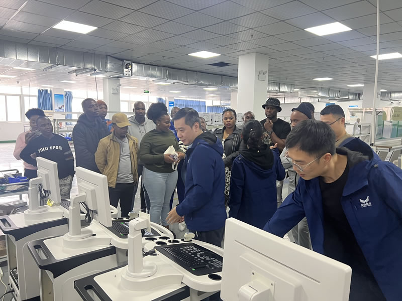 綿陽(yáng)非洲留學(xué)生團(tuán)參訪我司工廠，共促中外國(guó)際交流與商務(wù)合作新篇章！5.jpg