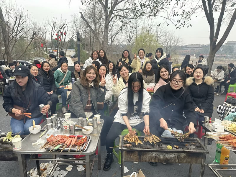 綿陽市先鋒醫(yī)療器械有限公司—— 慶?！?.8婦女節(jié)”，共赴燒烤盛宴，致敬巾幗風采2.jpg